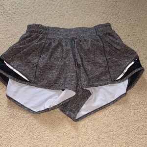 Lululemon Hotty Hot Low Rise Shorts 2.5”